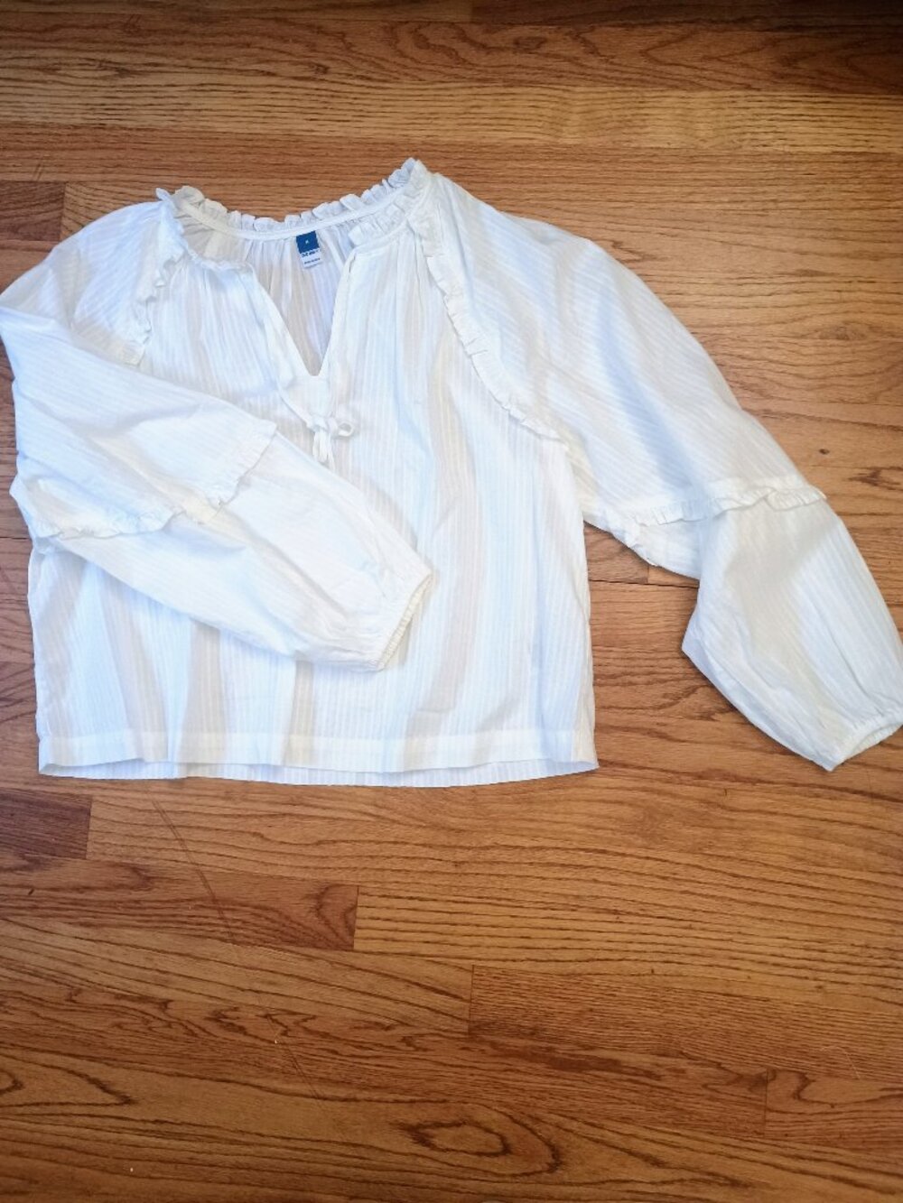 Old Navy Long-Sleeve Ruffled Popover Top-Whilte Lilies - Picture 1 of 2